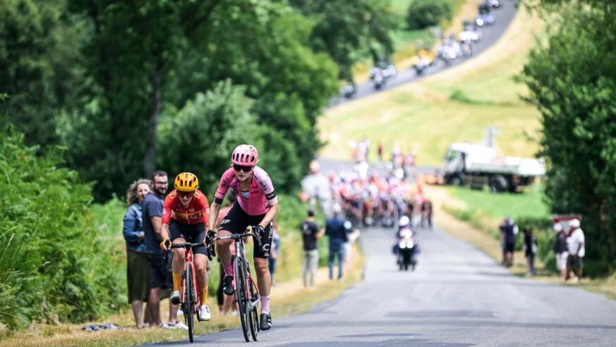 24/07/2023 Tour de France Femmes avec Zwift 2023 Etape 2 Clermont Ferrand / Mauriac (151,7 km) LUDWIG Hannah (UNO X PRO CYCLING TEAM), WILLIAMS Georgia (EF EDUCATION TIBCO SVB)