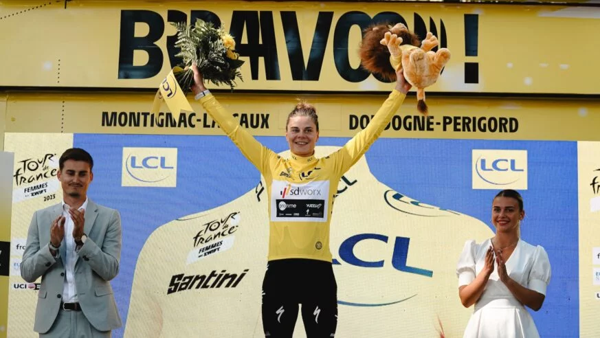 25/07/2023 Tour de France Femmes avec Zwift 2023 Etape 3 Collonges la Rouge / Montignac Lascaux (147,2 km) KOPECKY Lotte (TEAM SD WORX) Avec le maillot Jaune