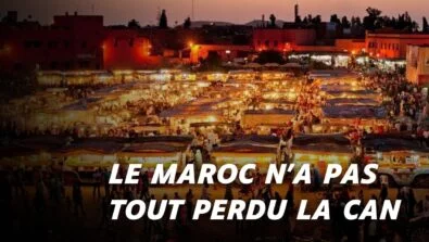 Place Jemaa el-Fna à Marrakech en soirée, symbole du rayonnement touristique du Maroc pendant la CAN 2025